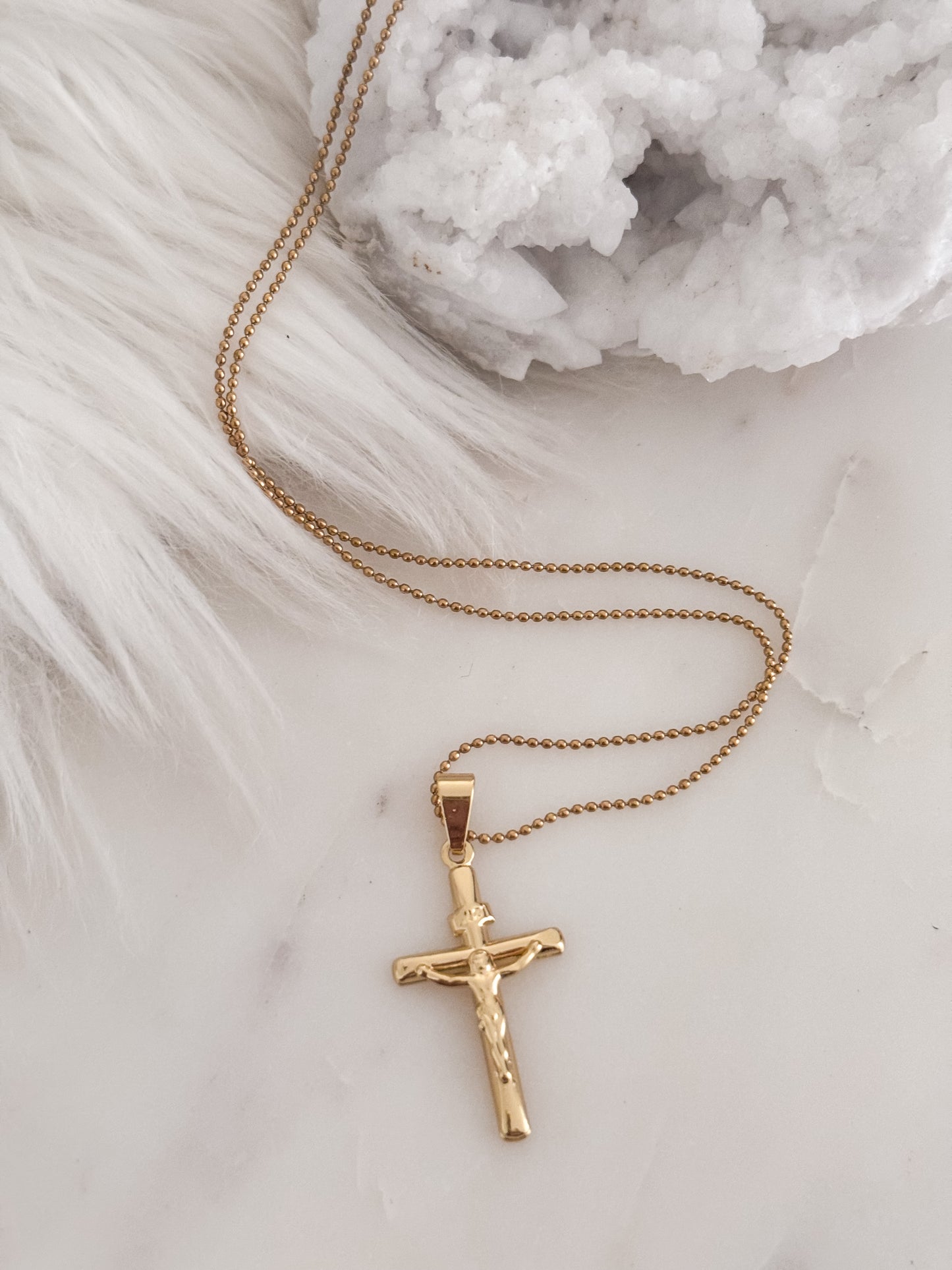 Crucifijo Necklace