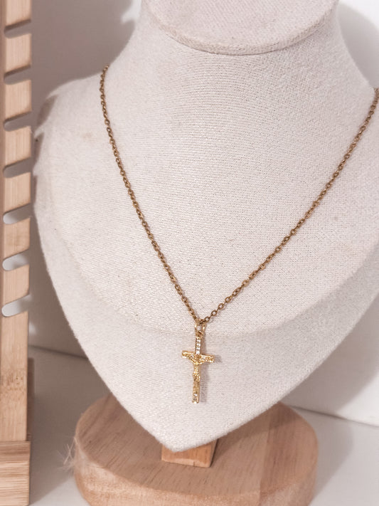Crucifijo pequeño Necklace