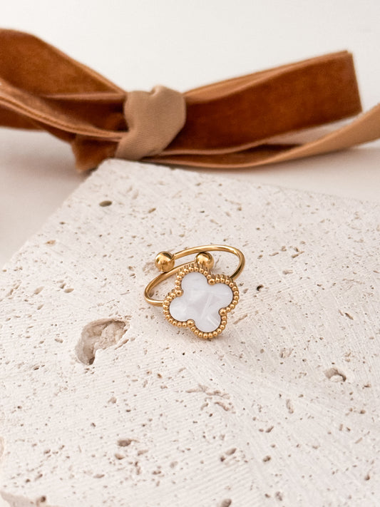 Clover white Ring