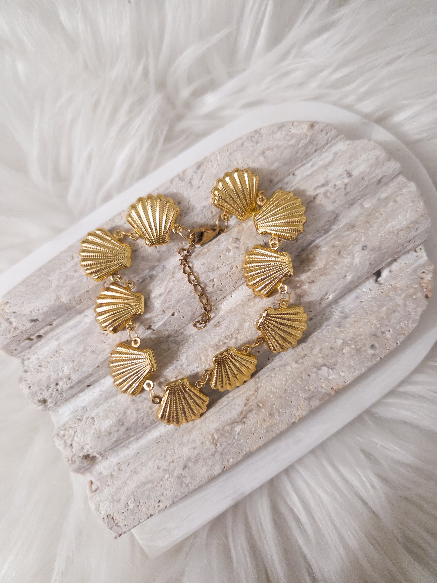 Concha bracelets
