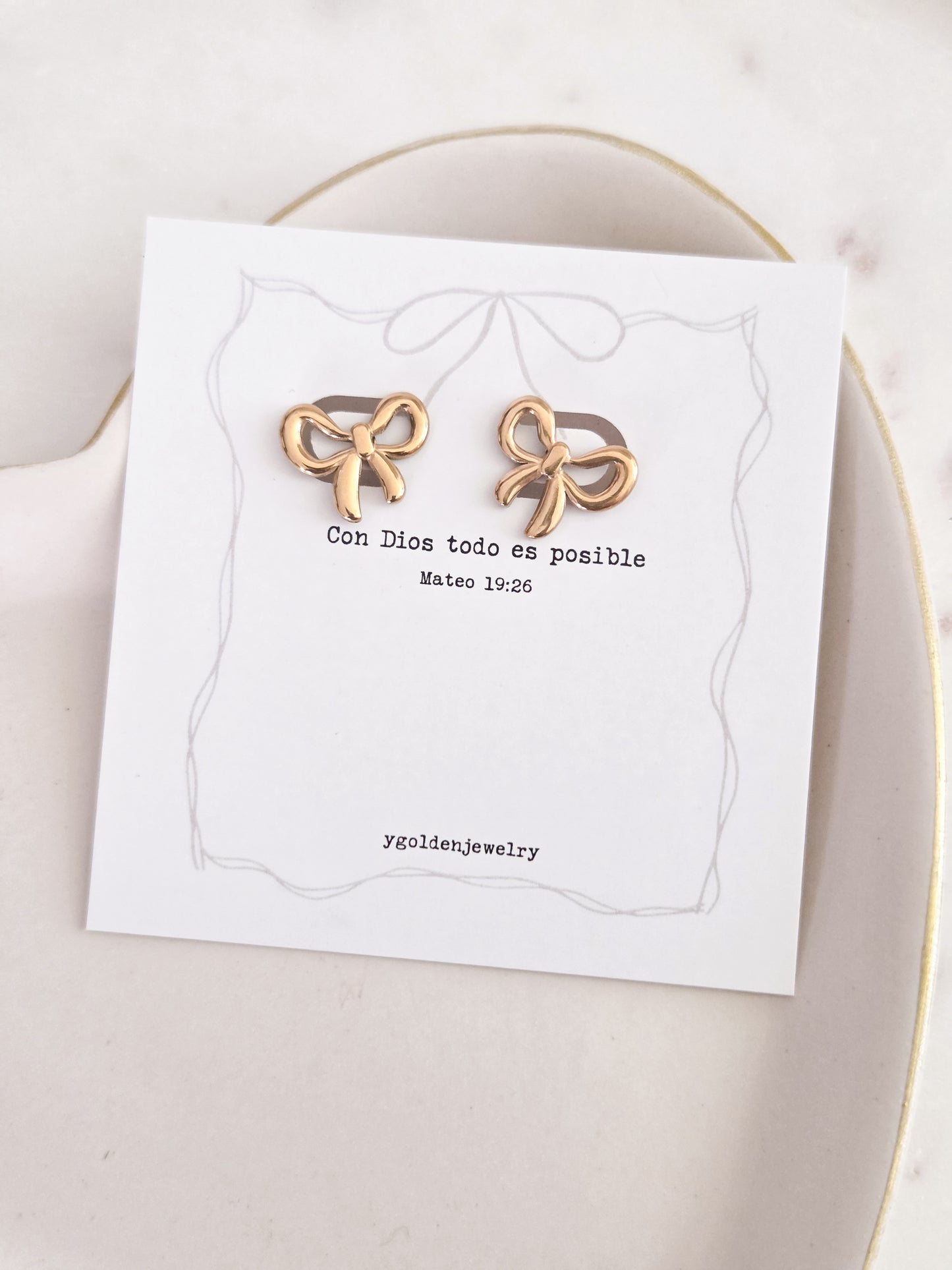 La niña de sus ojos Studs