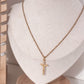Crucifijo pequeño Necklace