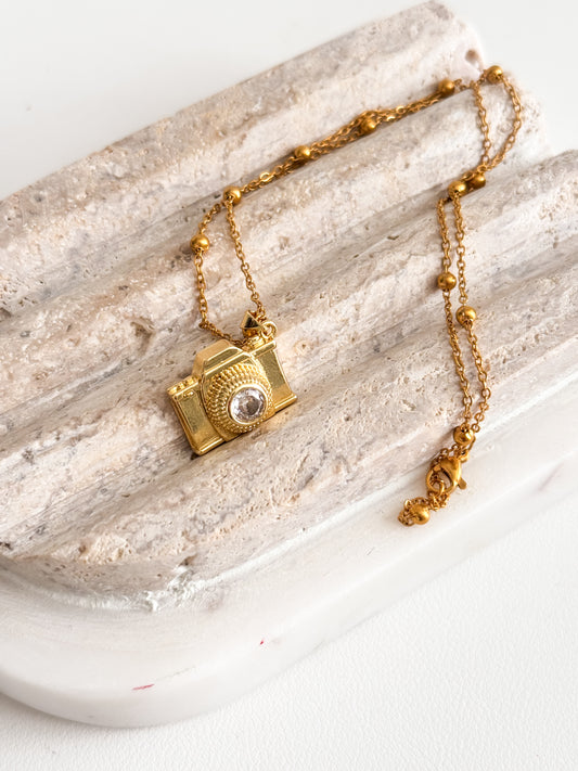 Cámara Necklace